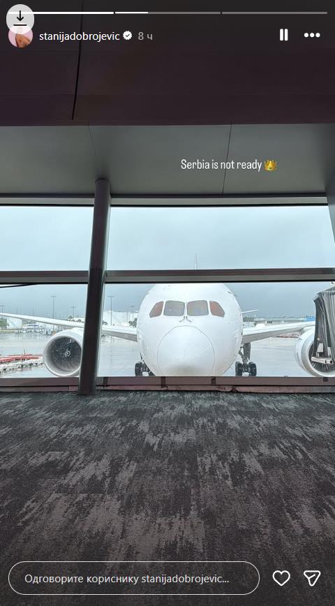 SUŠI, EGZOTIČINI SPECIJALITETI, ŠAMPANJAC... Stanija proslavila rođendan u minijaturnoj haljini, sve obline iskočile, skočila i na sto kad je krenula ova pesma