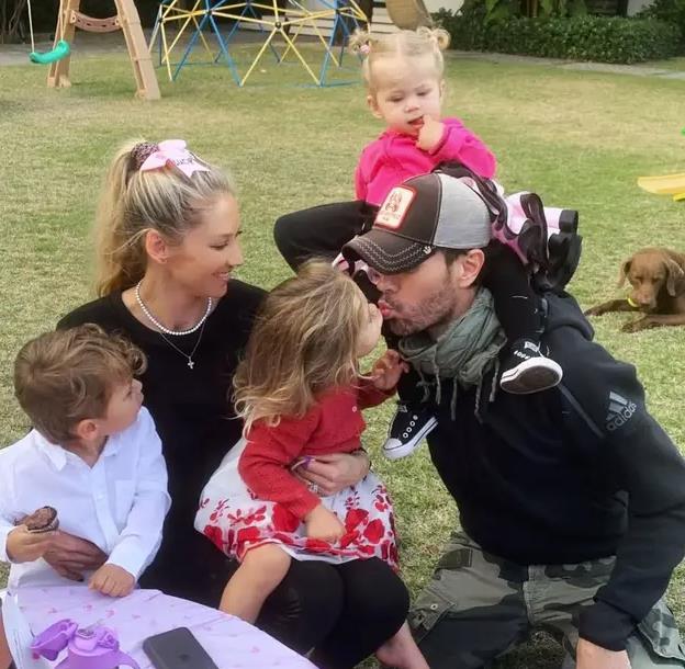 Deca Enrikea Iglesijasa i Ane Kurnikove