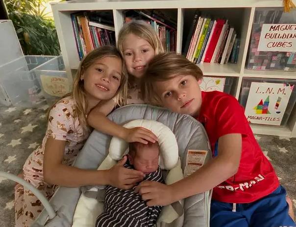 Deca Enrikea Iglesijasa i Ane Kurnikove (2).png