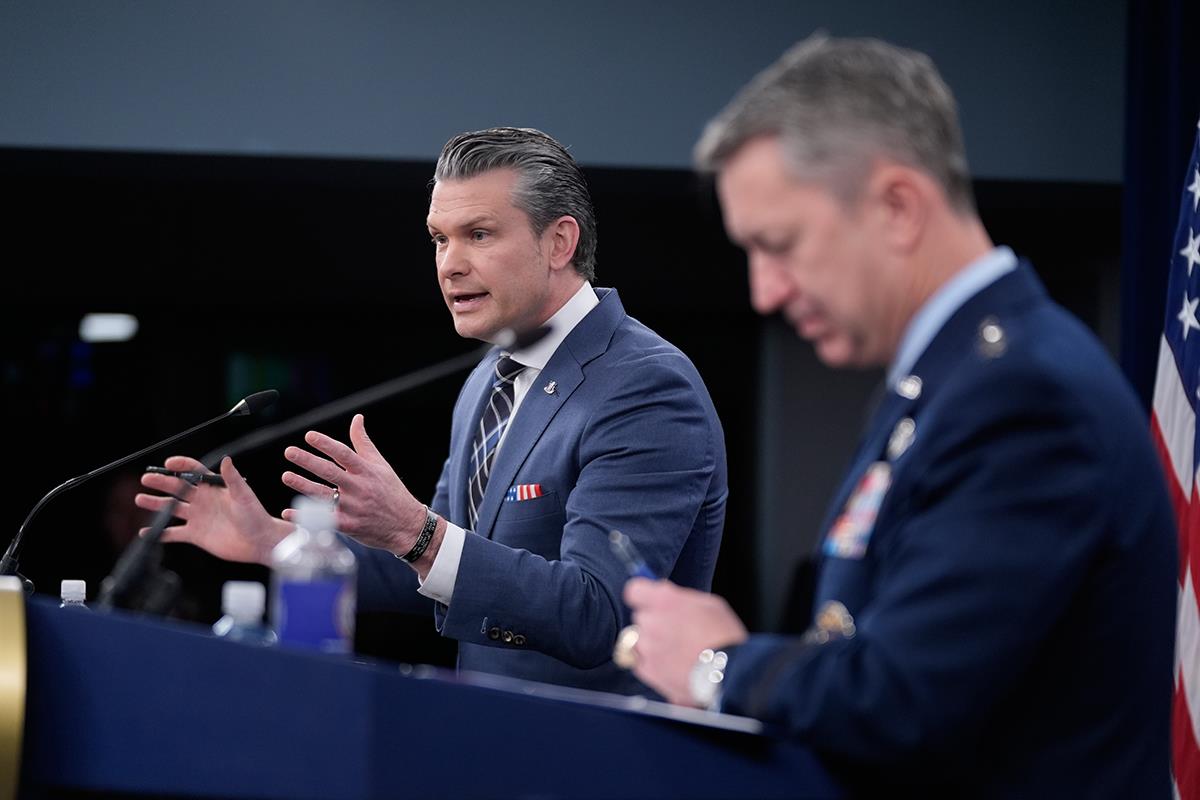 dinko01 AP Manuel Balce Ceneta.jpg