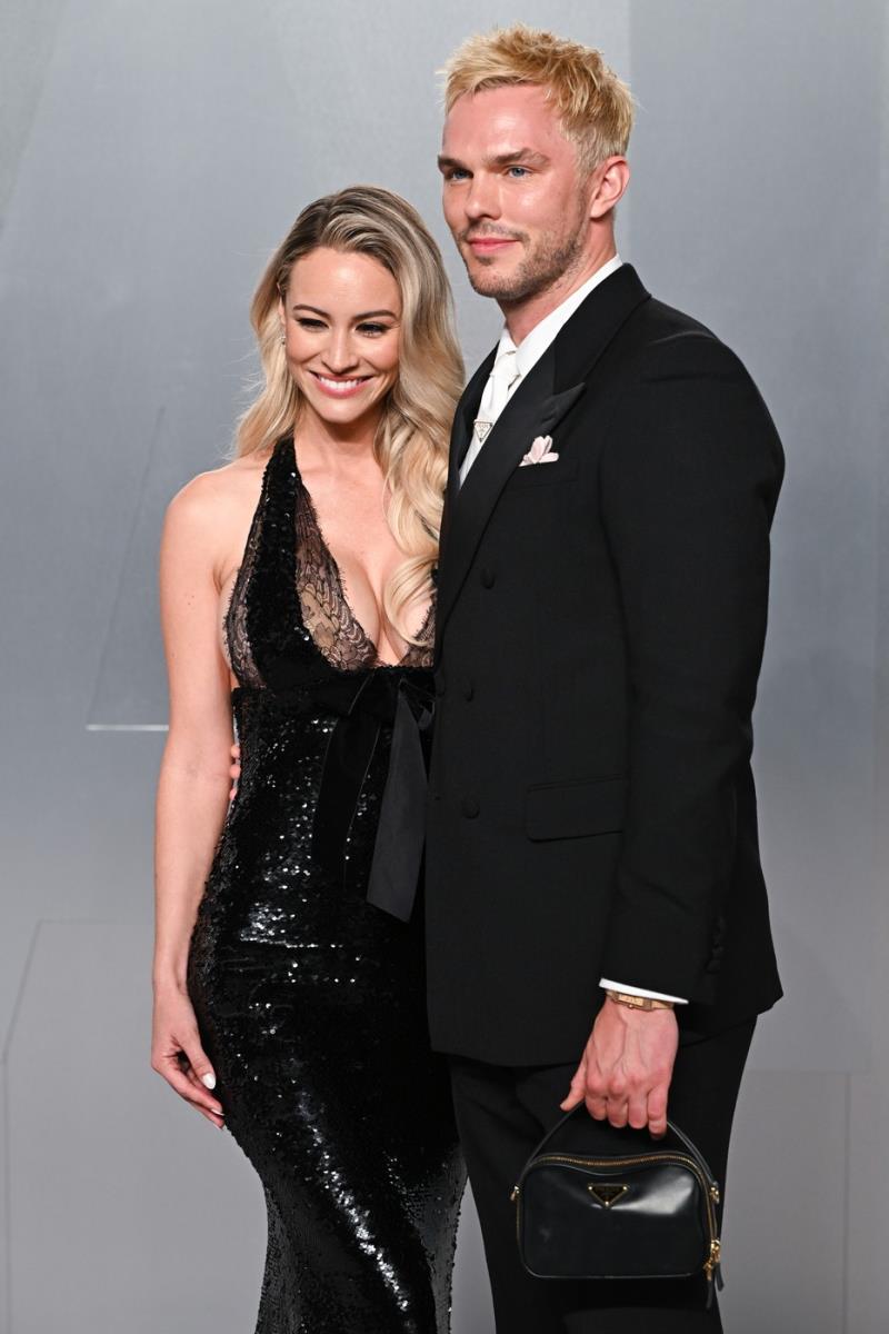 Brajana Holi u crnoj haljini sa šljokicama i dubokim izrezom na Vanity Fair žurci