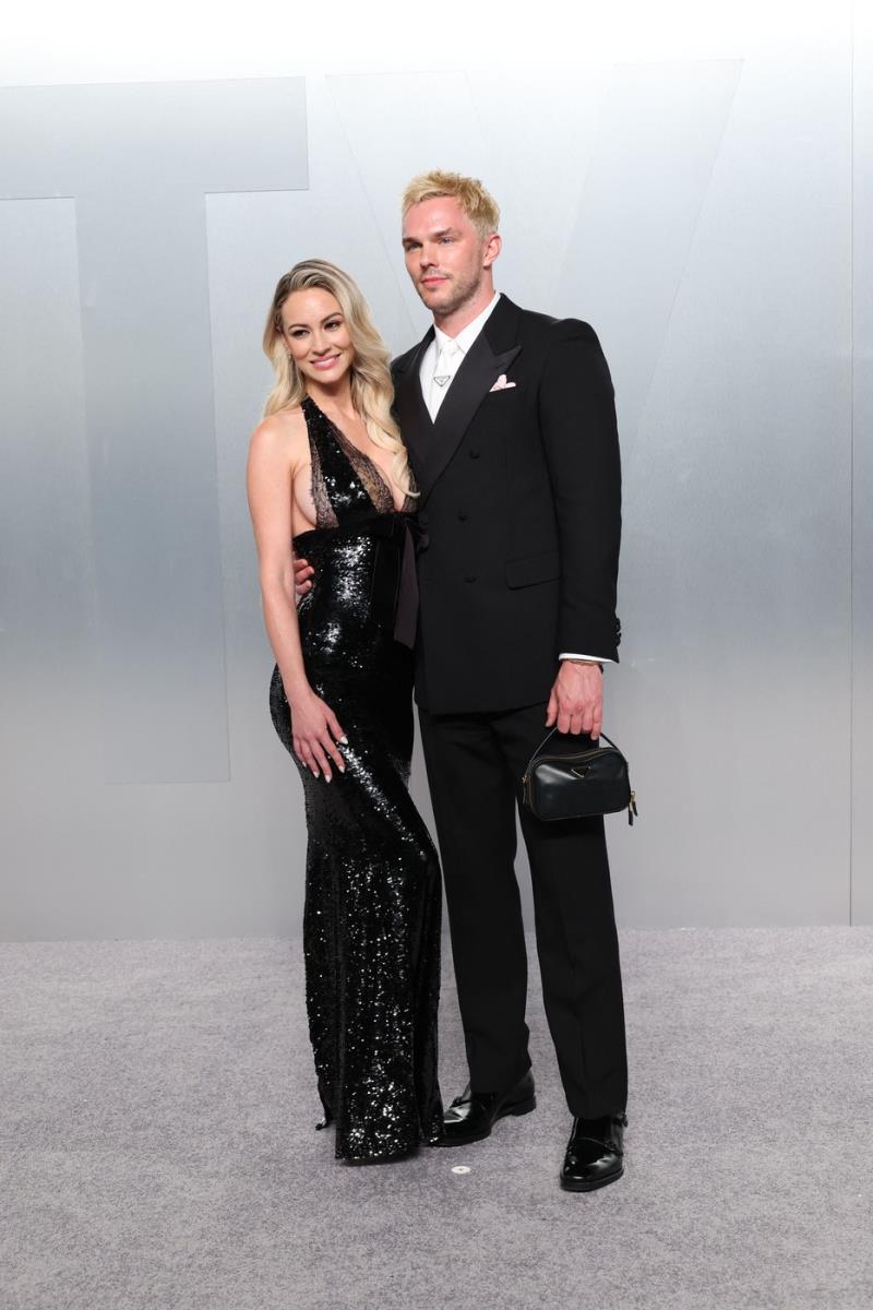 Brajana Holi u crnoj haljini sa šljokicama i dubokim izrezom na Vanity Fair žurci