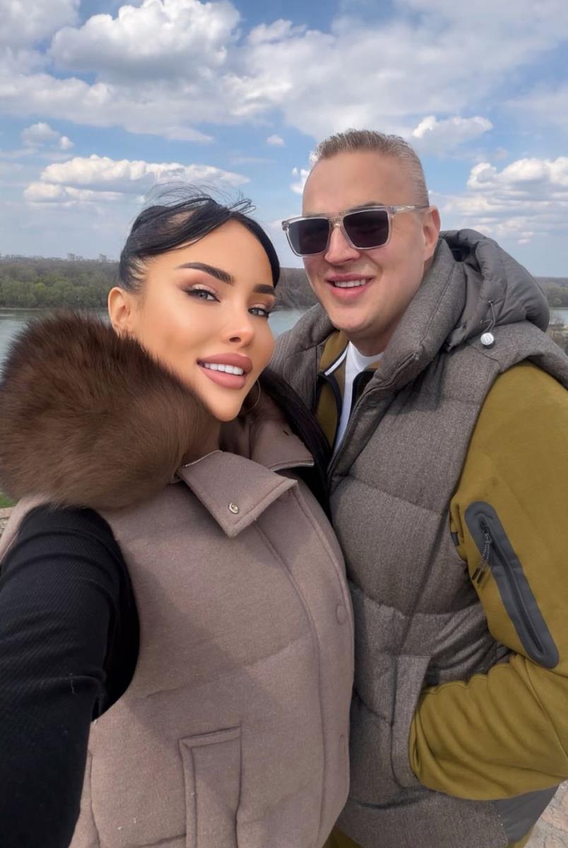 ALEKSANDRA PODMLADILA PECU ZA DESET GODINA! Fotošop čini čuda, srećni, zaljubljeni i maksimalno ispeglani