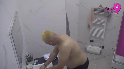 UROŠ STANIĆ SPALIO KOSU BORI SANTANI! Učesnici Elite u neverici gledali šok prizor, pogledajte samo ovo (FOTO)