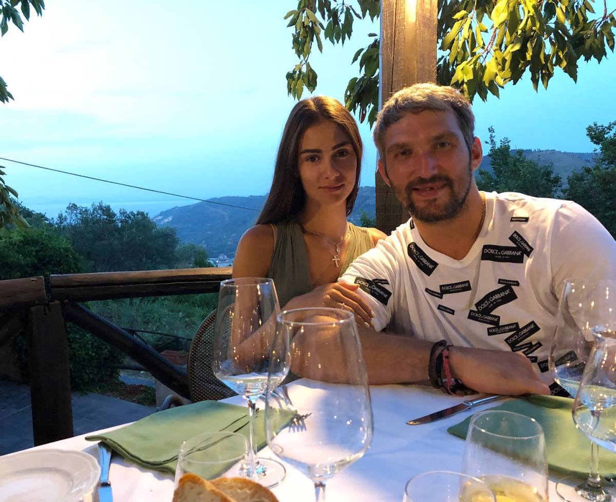 Aleksandar Ovečkin sa suprugom Anastasijom Šubskom