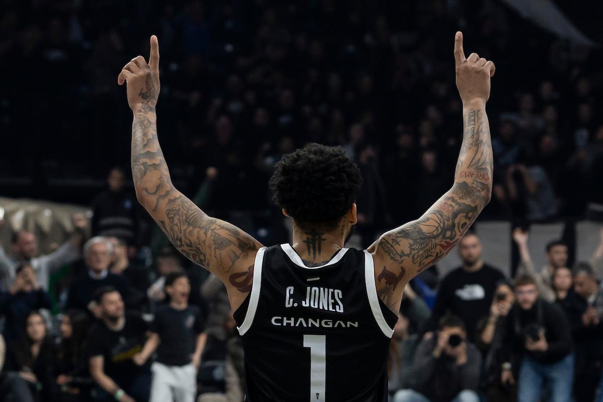 Karlik Džons na meču Partizan - Asvel