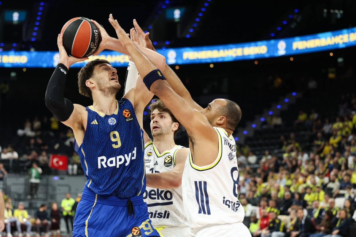 Roman Sorkin na meču Makabi - Fenerbahče