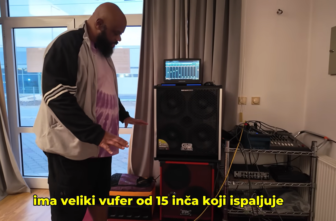 Amerikanac Džim 2.png