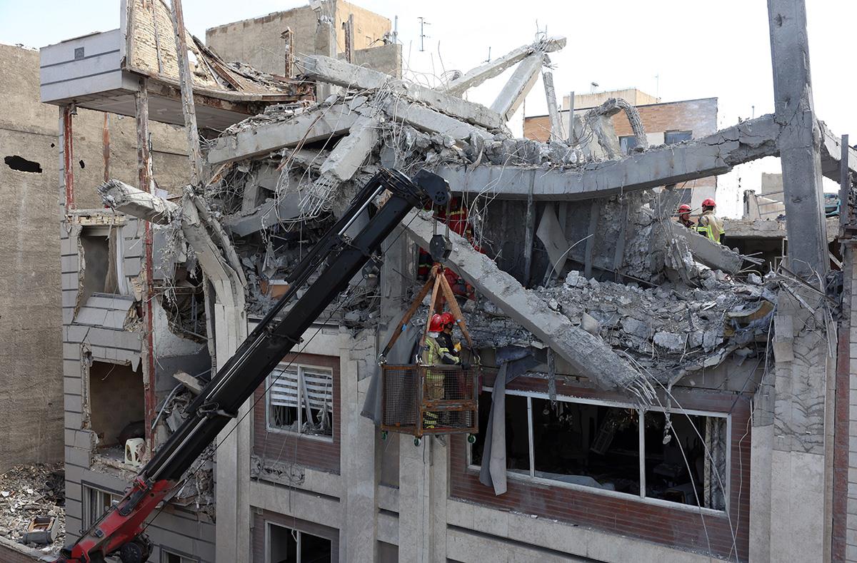 Iran03 EPA Abedin Taherkenareh.jpg