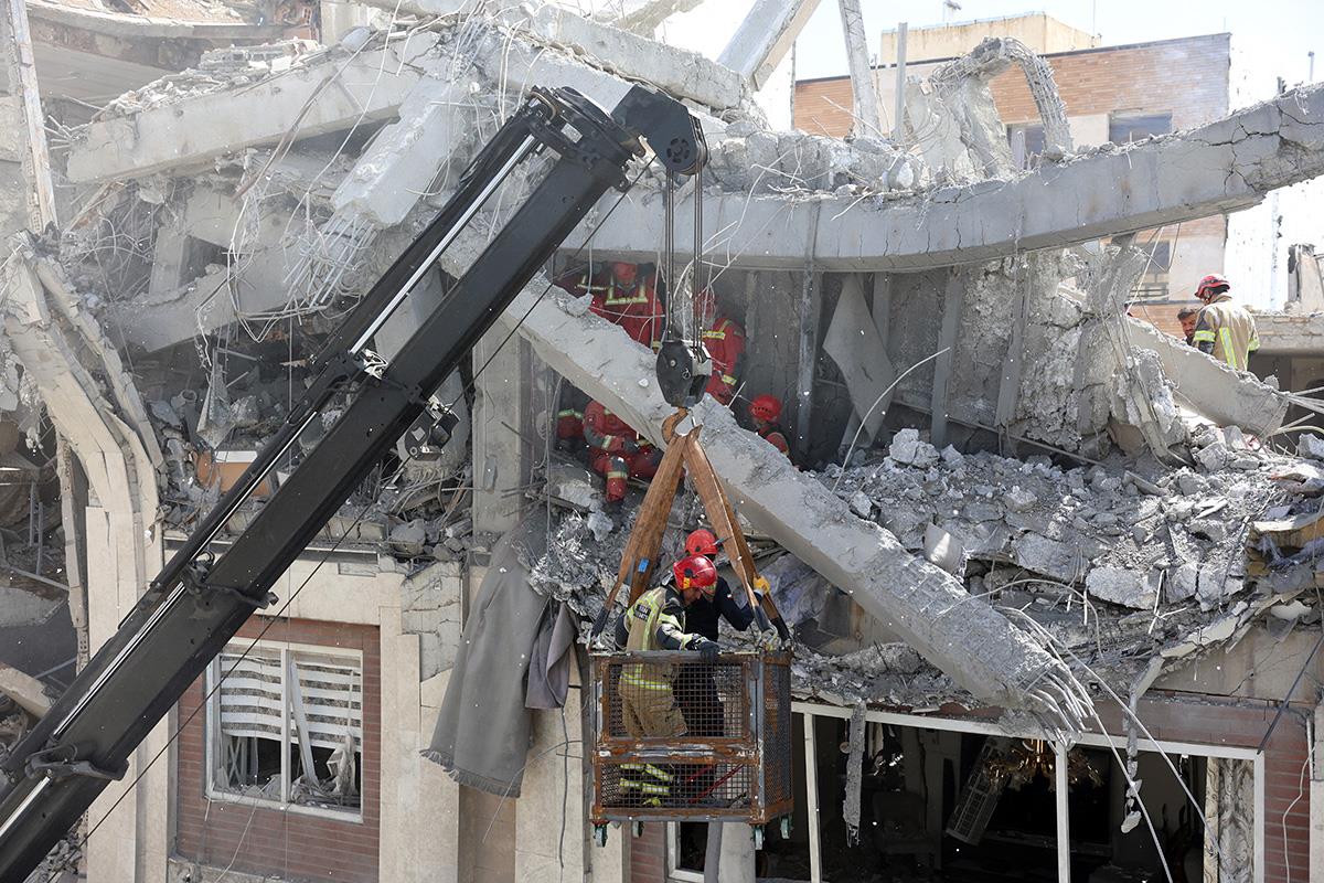 Iran04 EPA Abedin Taherkenareh.jpg