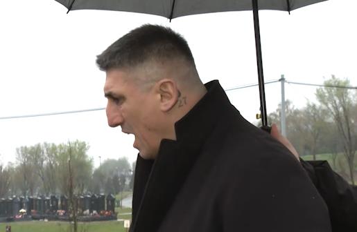 KRISTIJAN GOLUBOVIĆ SE DERE IZ PETNIH ŽILA NA SAHRANI STELE SAVIĆ! Obratila mu se njena drugarica, ON ZAPENIO: "Stalno praviš probleme, dolaziš pijana!"