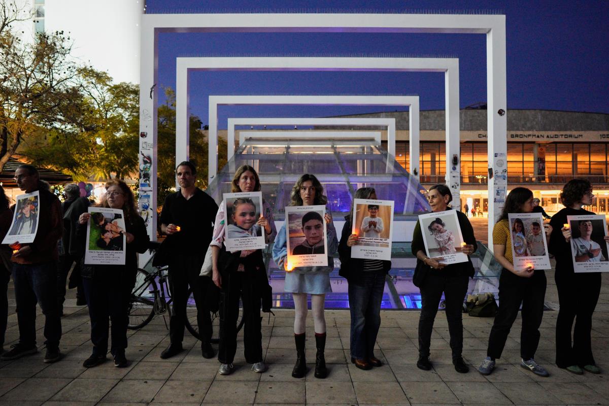 xxxx02 AP Maya Levin.jpg