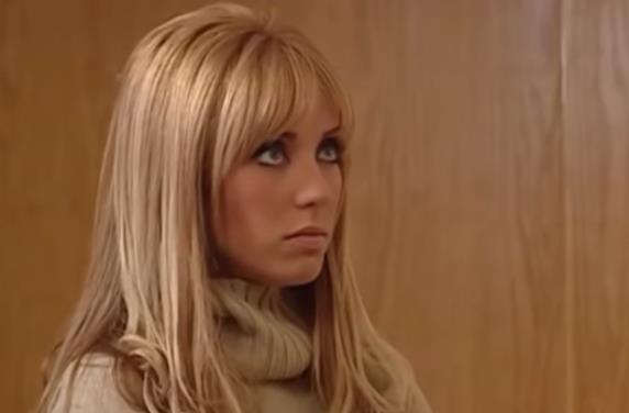 Mia Koluči, Rebelde, Anai