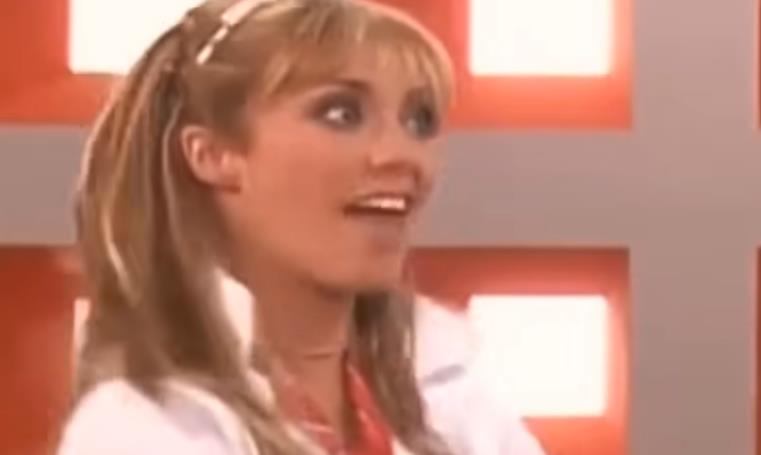 Mia Koluči, Rebelde, Anai