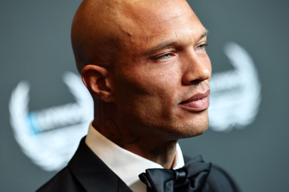 Džeremi Miks na crvenom tepihu