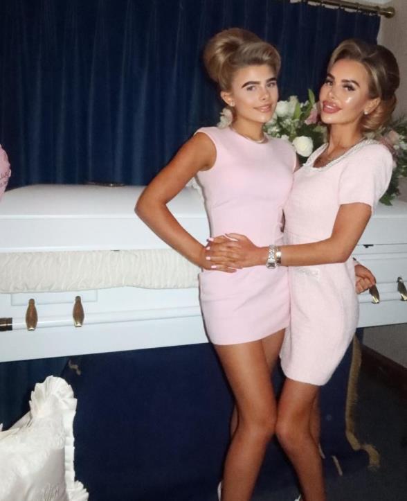 Sofi-Mej Dikson na sahrani ćerke Prinses nakon tragične smrti tinejdžerke (2).PNG