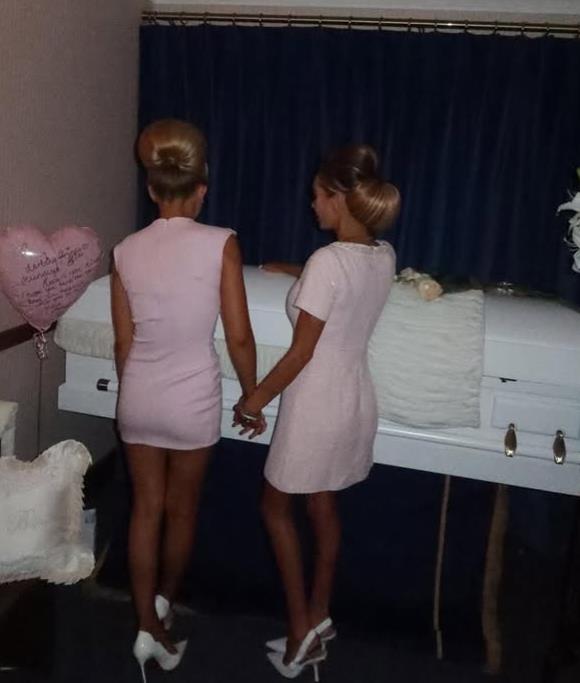 Sofi-Mej Dikson na sahrani ćerke Prinses nakon tragične smrti tinejdžerke (5).PNG