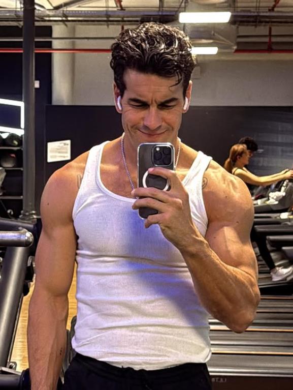 Mario Kasas, španski glumac i zvezda filma Tri metra iznad neba.PNG