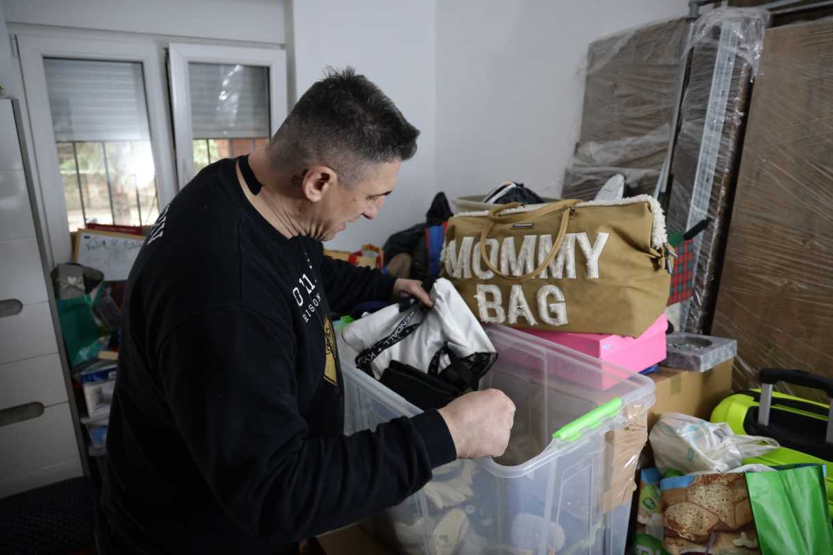 (FOTO) OVO JE KUĆA STELE SAVIĆ NA ZVEZDARI ZA KOJU SE BORI KRISTIJAN GOLUBOVIĆ! Oronula fasada, buđavi zidovi, unutra svud krš i lom - Kao u horor filmu!