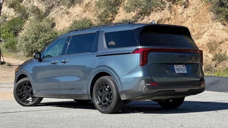 Kia Carnival Hybrid (6).jpg