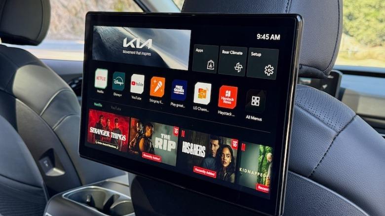 Kia Carnival Hybrid (3).jpg