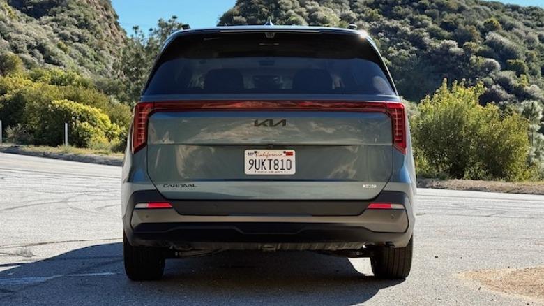 Kia Carnival Hybrid (2).jpg