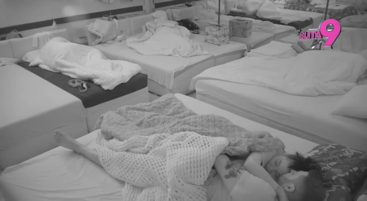 MAJA I ASMIN UŠLI U VEZI ČIM JE STANIJA STIGLA U RIJALITI! Izdaja prijateljice koja nikog ne iznenađuje: Palo maženje u krevetu