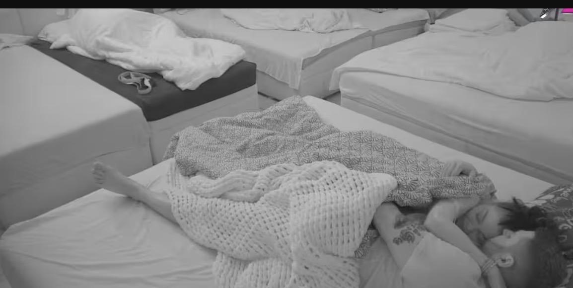 MAJA I ASMIN UŠLI U VEZI ČIM JE STANIJA STIGLA U RIJALITI! Izdaja prijateljice koja nikog ne iznenađuje: Palo maženje u krevetu