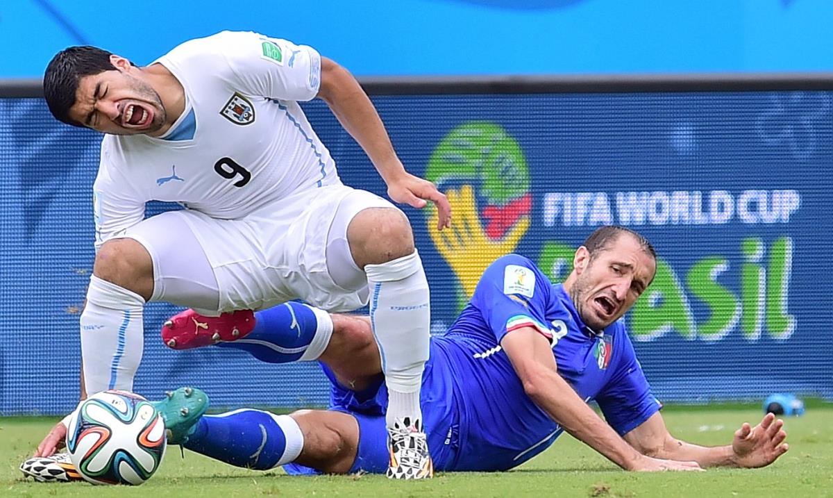 Italija - Urugvaj Đorđo Kjelini Luis Suarez