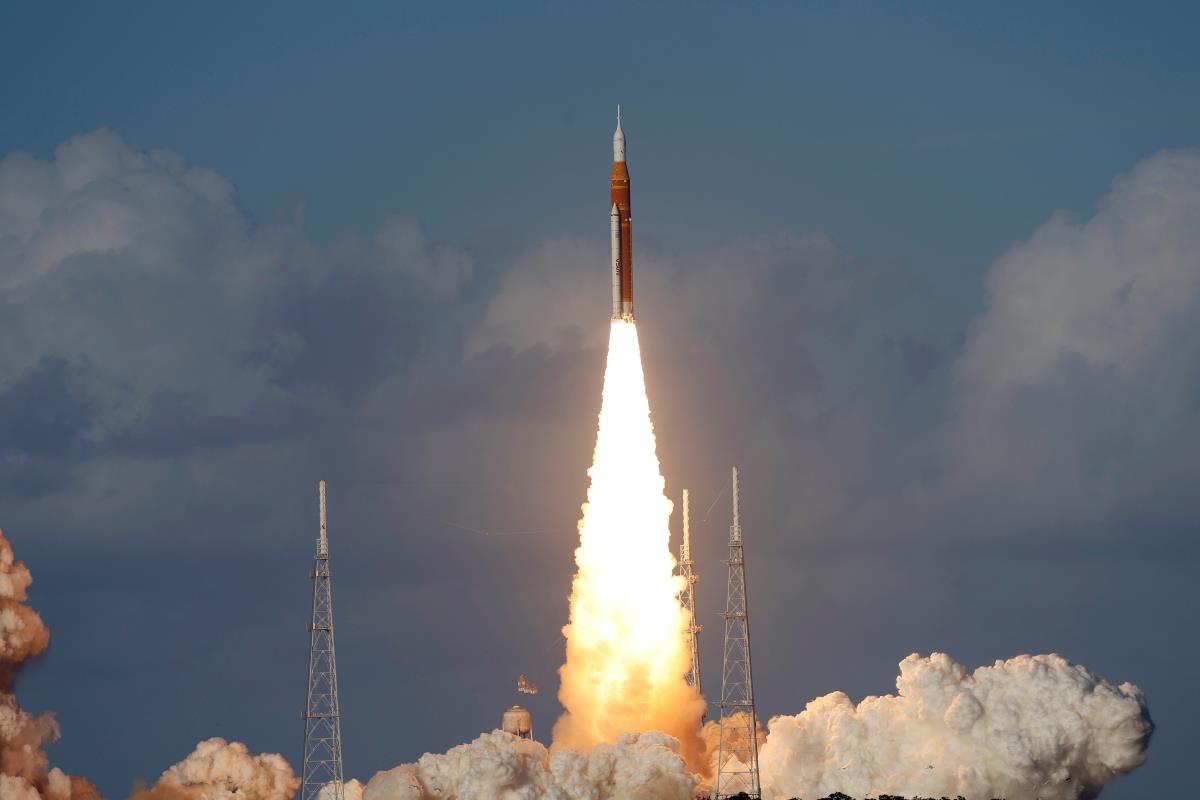 Artemis II raketa Mesec
