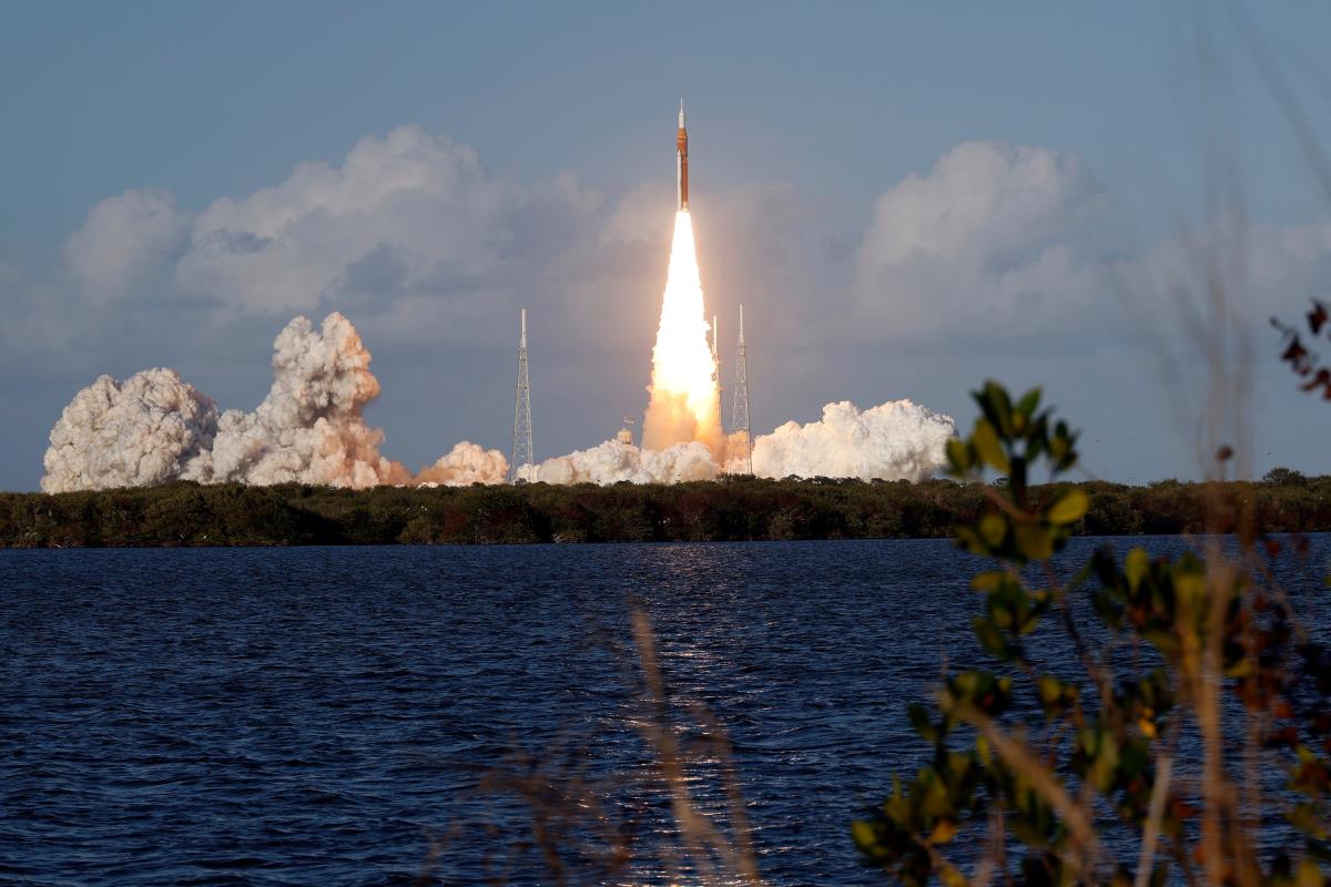 Artemis II raketa Mesec