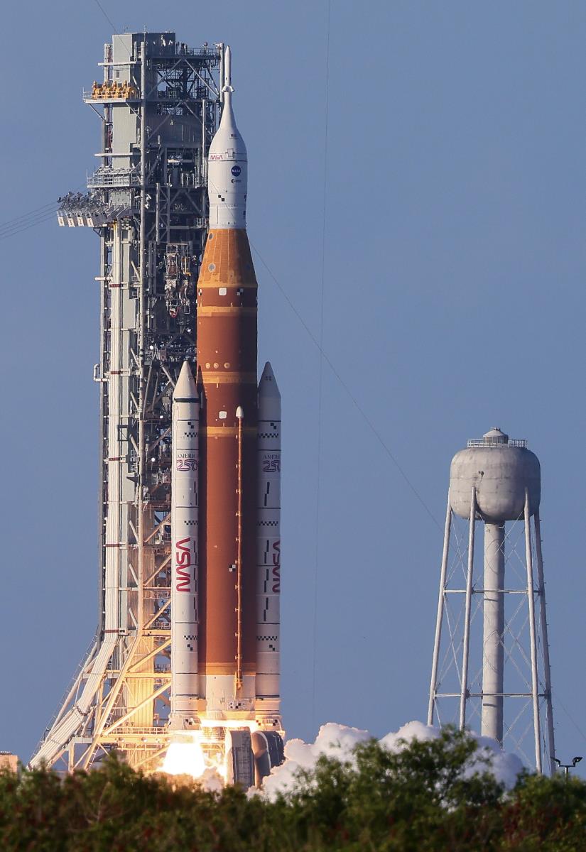 Artemis II raketa Mesec