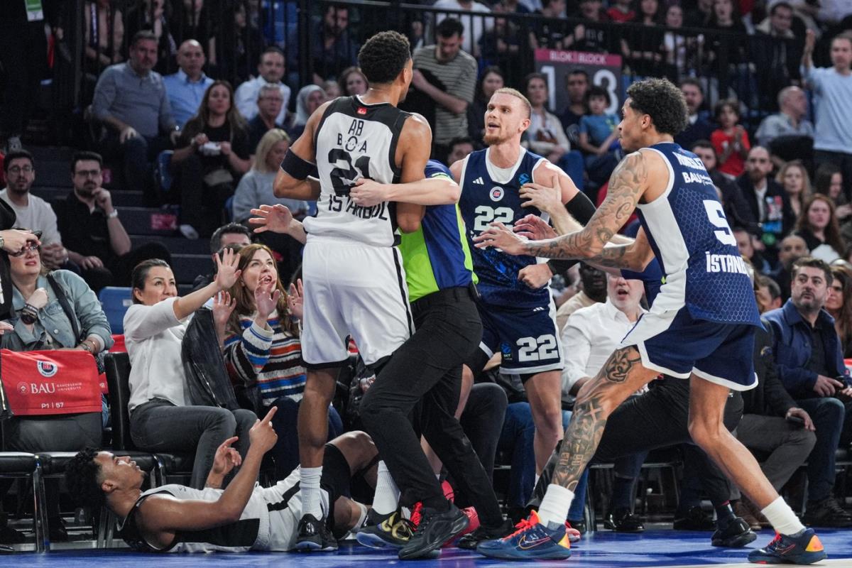 Tuča na meču Bahčešehir - Bešiktaš