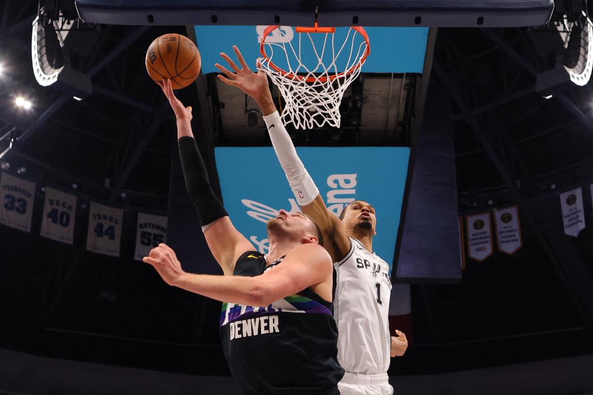 Nikola Jokić protiv San Antonio Sparsa