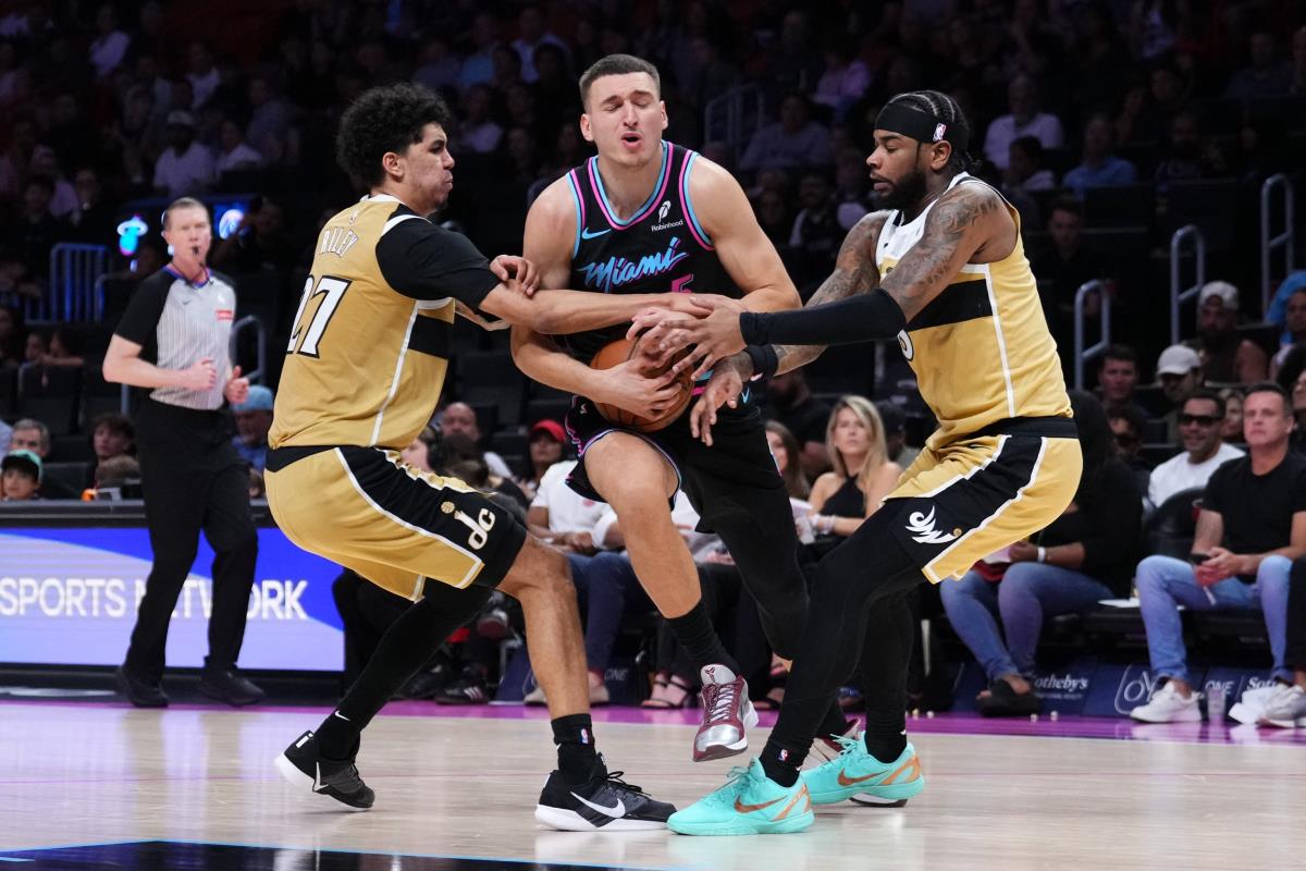 Nikola Jović na meču protiv Vašingtona