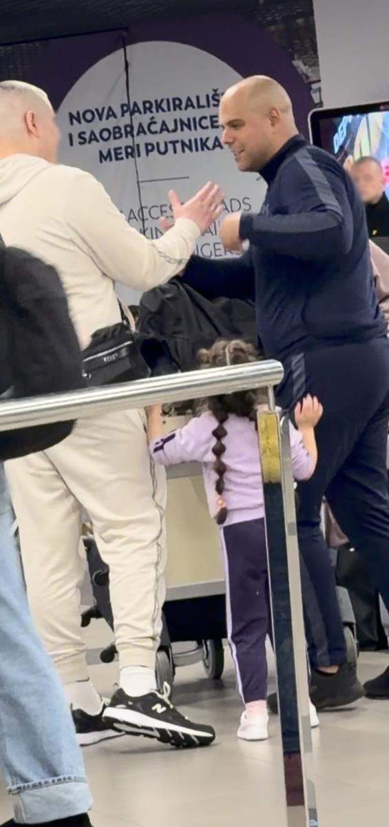 OVOG PEVAČA PROGANJALA JE MILJANA KULIĆ! Uhvaćen na aerodromu, evo kako danas izgleda (FOTO)