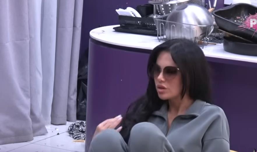 KRENULO JE OD ONLIFENSA, PLATIO SAM PAKET 80 EVRA I DOBIO JE: Asmin otkrio nove detalje o Staniji, pa priznao: Leži u krevetu, raširi noge i... (VIDEO)