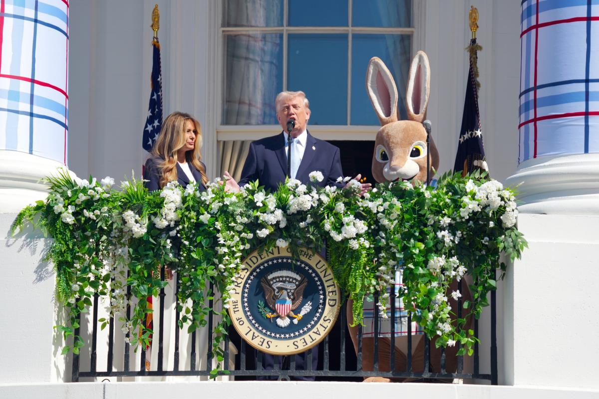 tramp03 EPA Aaron Schwartz  Pool.jpg