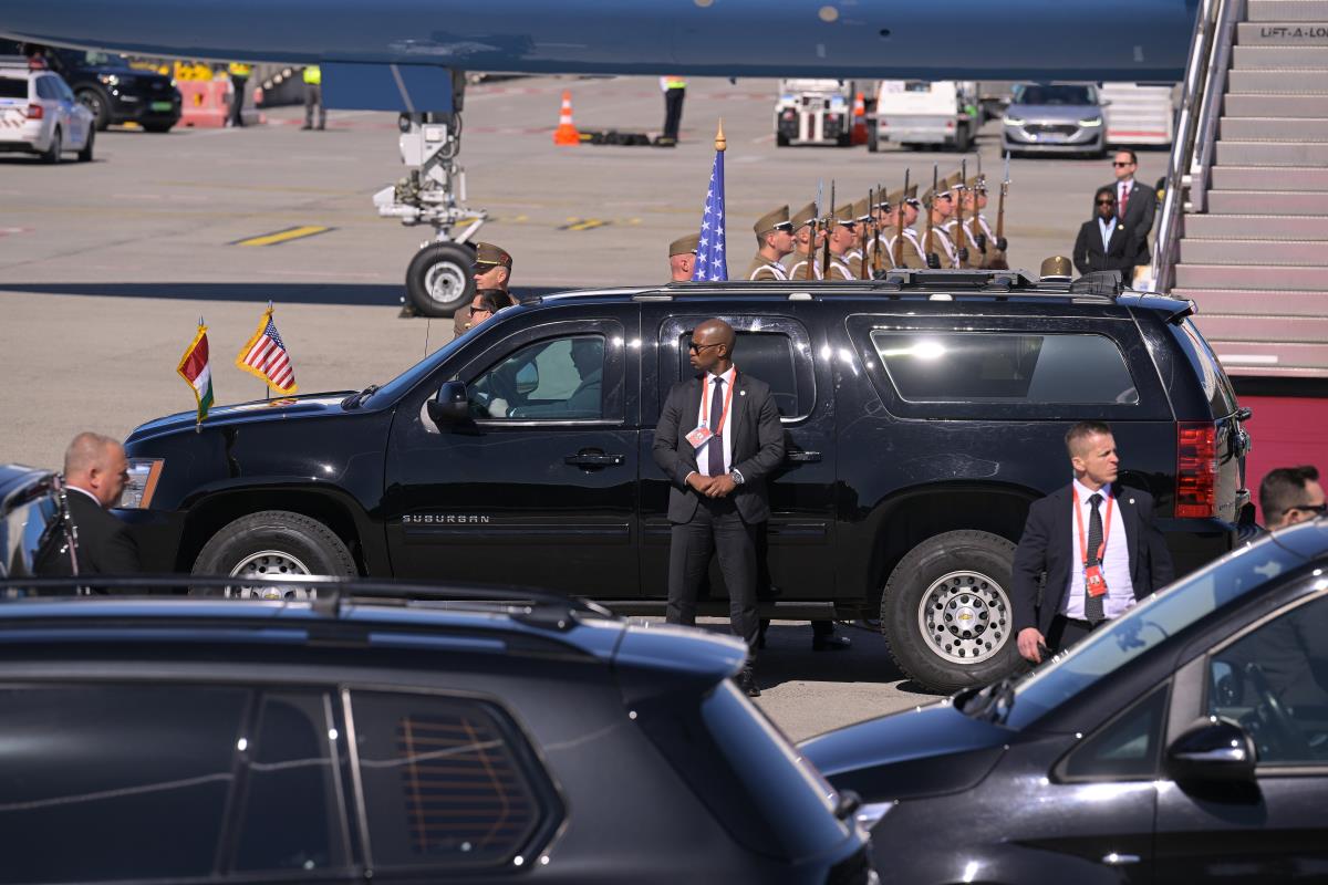 vance04 EPA Zsolt Szigetvary.jpg