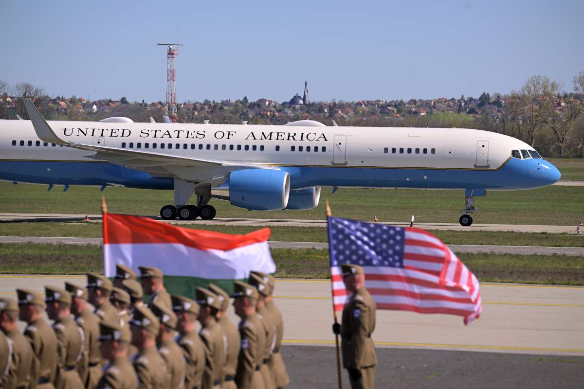 vance01 AP Zsolt Szigetvary.jpg