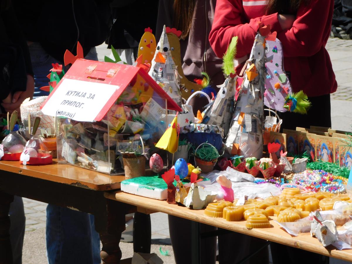 LOZNICA - Učenički štand.jpg