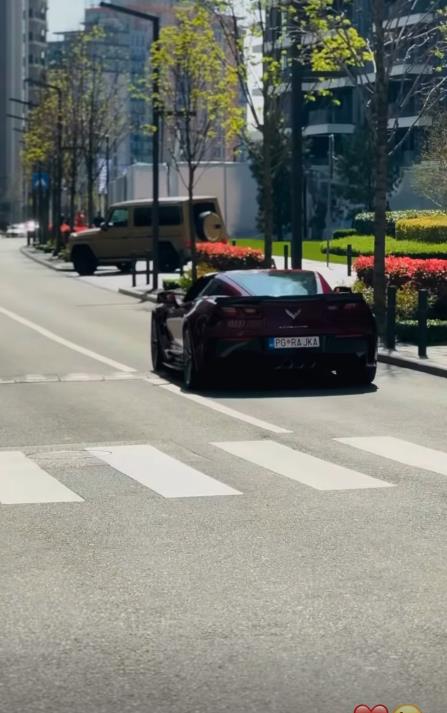 LUKSUZ KOJI KOŠTA I VIŠE OD POMOĆI DRŽAVE! Crnogorski influenser Jovan Radulović Jodžir jurcao Beogradom u besnim kolima od 60.000 € (FOTO)