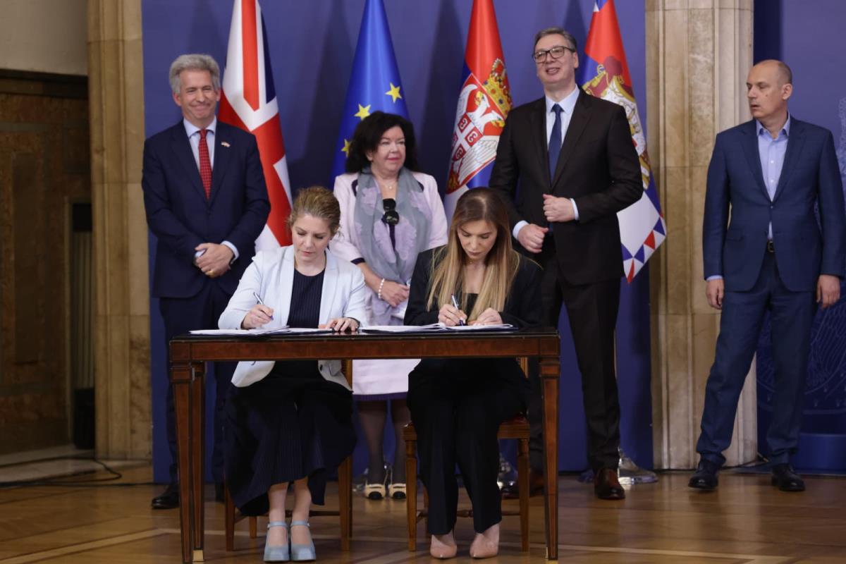 Potpisivanje ugovora RFZO i kompanije AstraZeneka