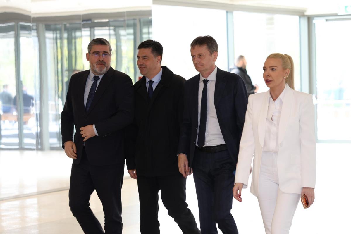 Sednica Predsedništva i Glavnog odbora SNS