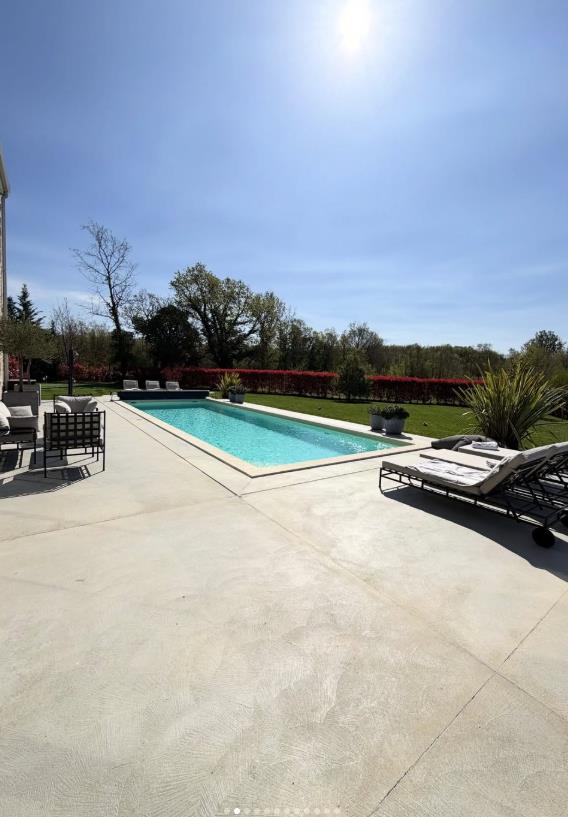 Sonja Vuksanović uživa u vili za vreme praznika