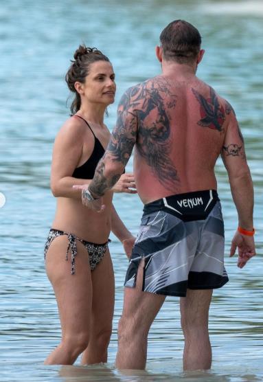 Tom Hardi sa suprugom na Barbadosu