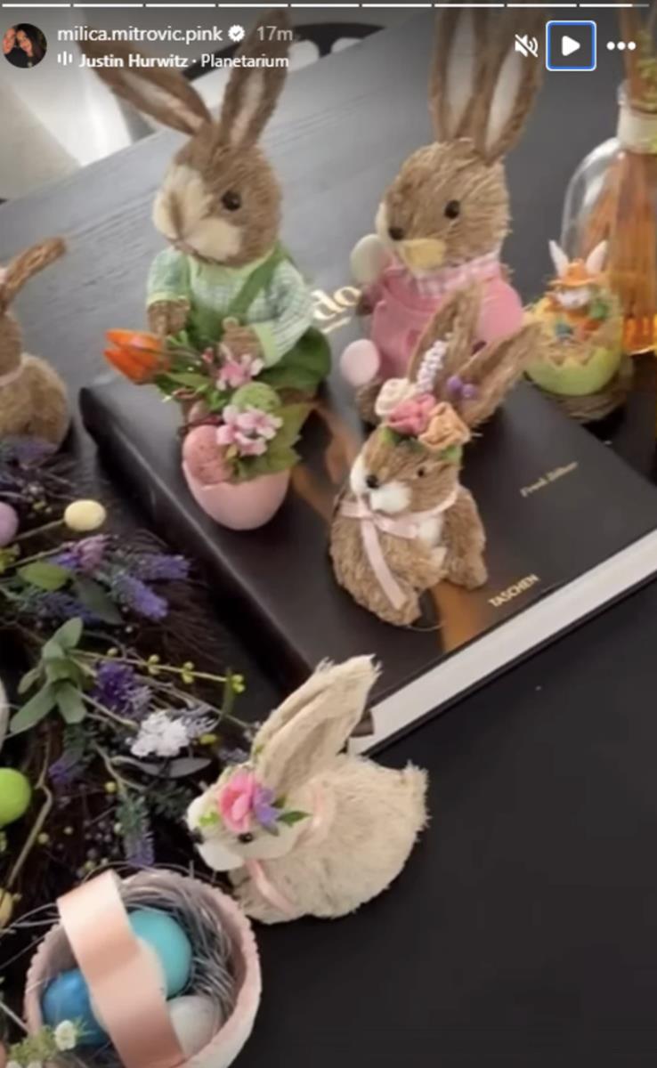 Milica Mitrović ukrašava za Vaskrs kuću