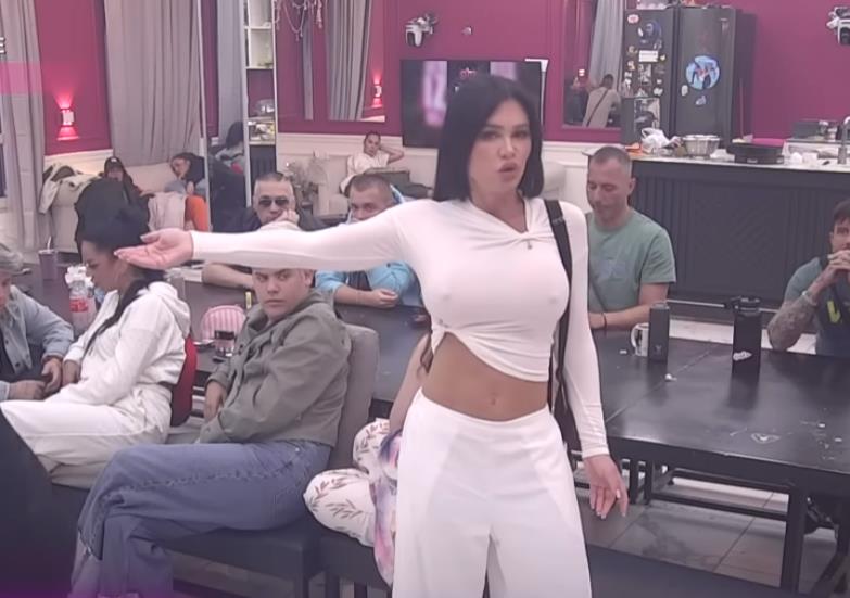 OBEZBEĐENJE ULETELO U BELU KUĆU: Napravili živi zid između Stanije i Aneli - pale i pretnje (FOTO/VIDEO)