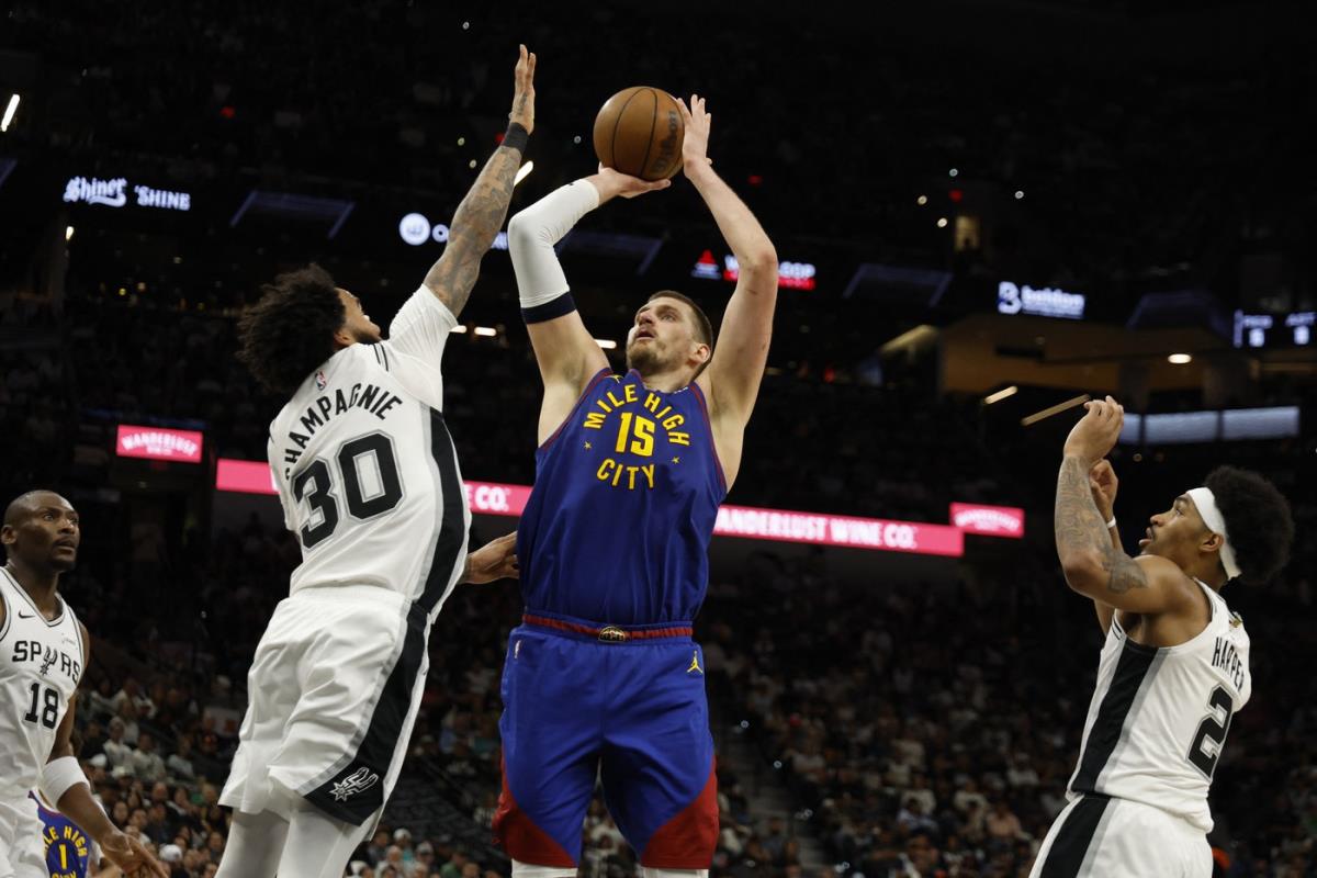 Nikola Jokić protiv San Antonio Sparsa