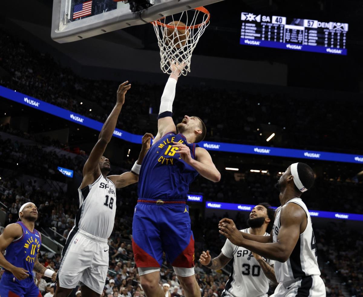 Nikola Jokić protiv San Antonio Sparsa